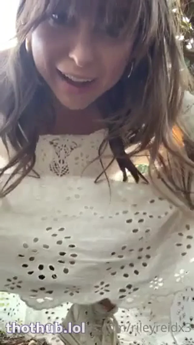 Riley Reid Peeing