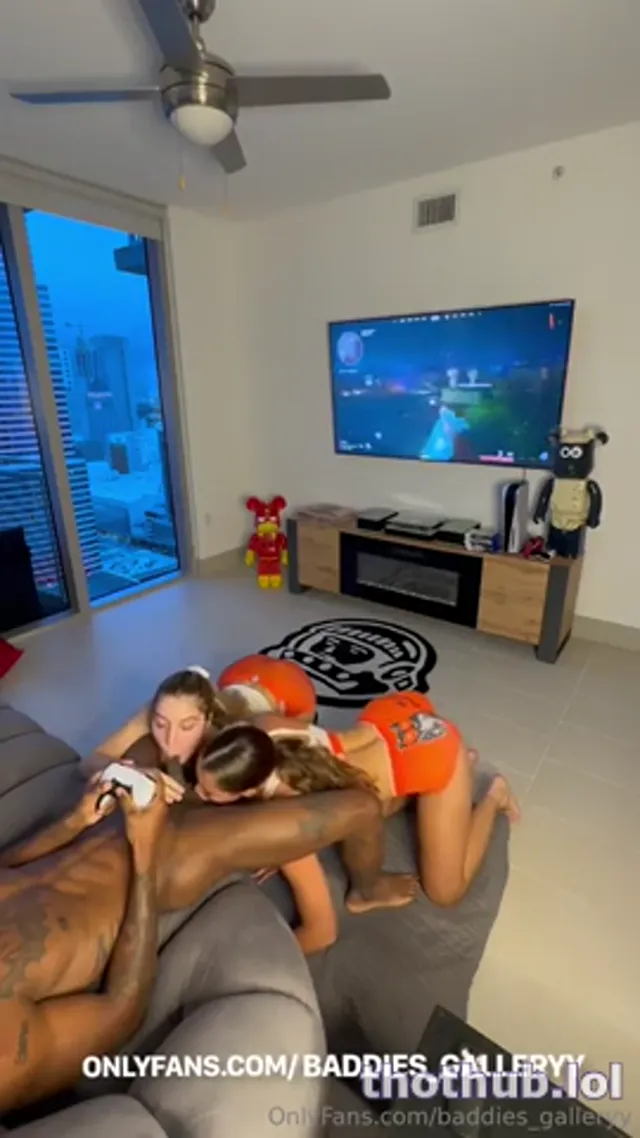 Ashley aoky & Izzy swallows