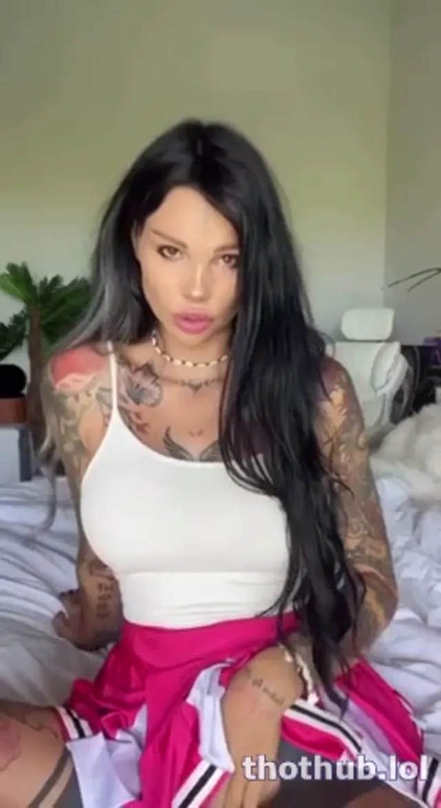 KSUSHA KRASIVCHIK rubbing pussy