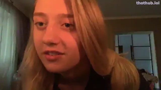 Twitch streamer showing big boobs