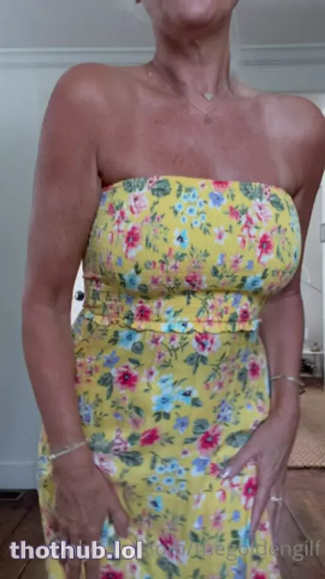 GoldenGilf in Summer Dress