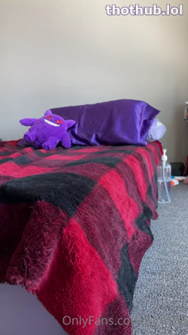 Janizzle Dildo Play