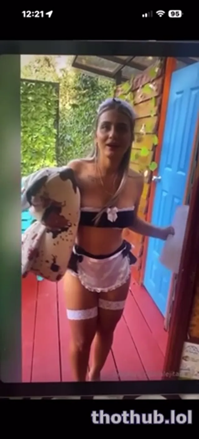 Alejita rios cogiendo