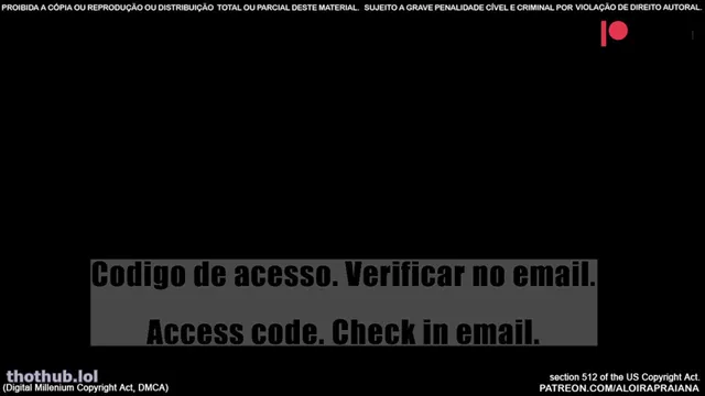 Loira praiana na banheira com dildo