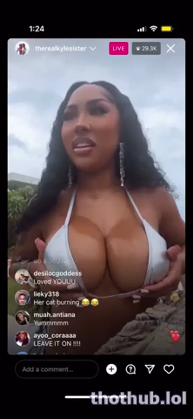 Ari Fletcher titty play