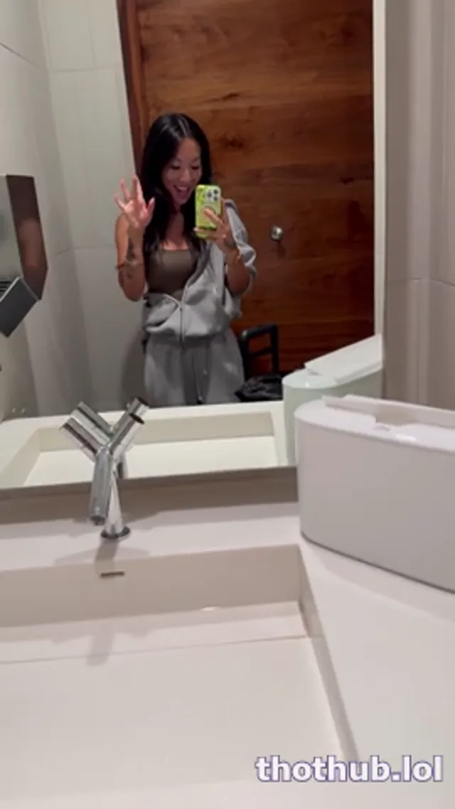 Asa akira – sneaky airport lounge bathroom orgasm