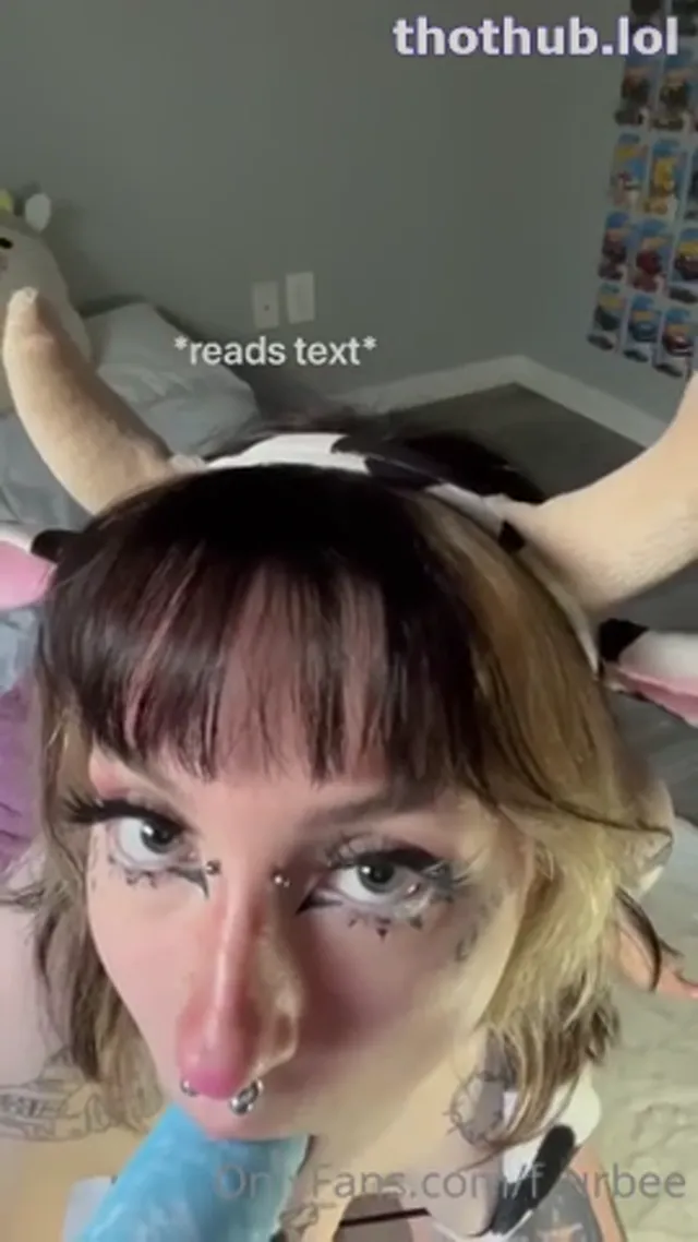 | F_urbee | Big ass | Riding dildo | Solo female |
