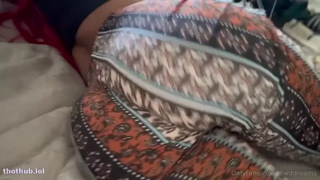 Lewddreams0 twerking in forbidden pants