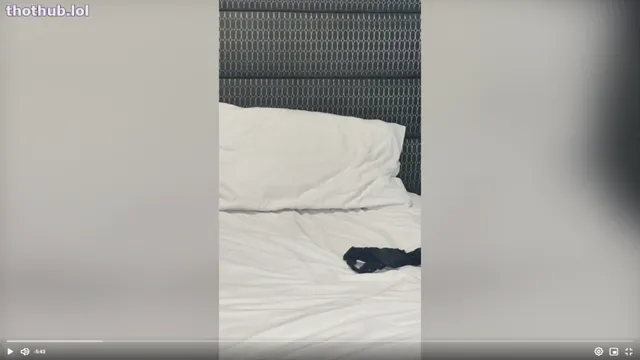 JadeBlairxox bed dildo masturbation