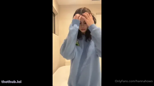 Hannahowo in the shower