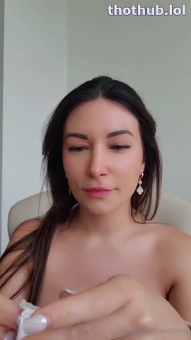 Alinity-Sucking topless