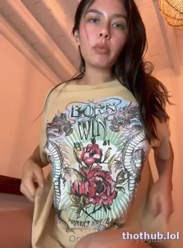Yogaalina pussy play