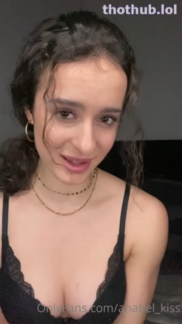 Anabel_kiss