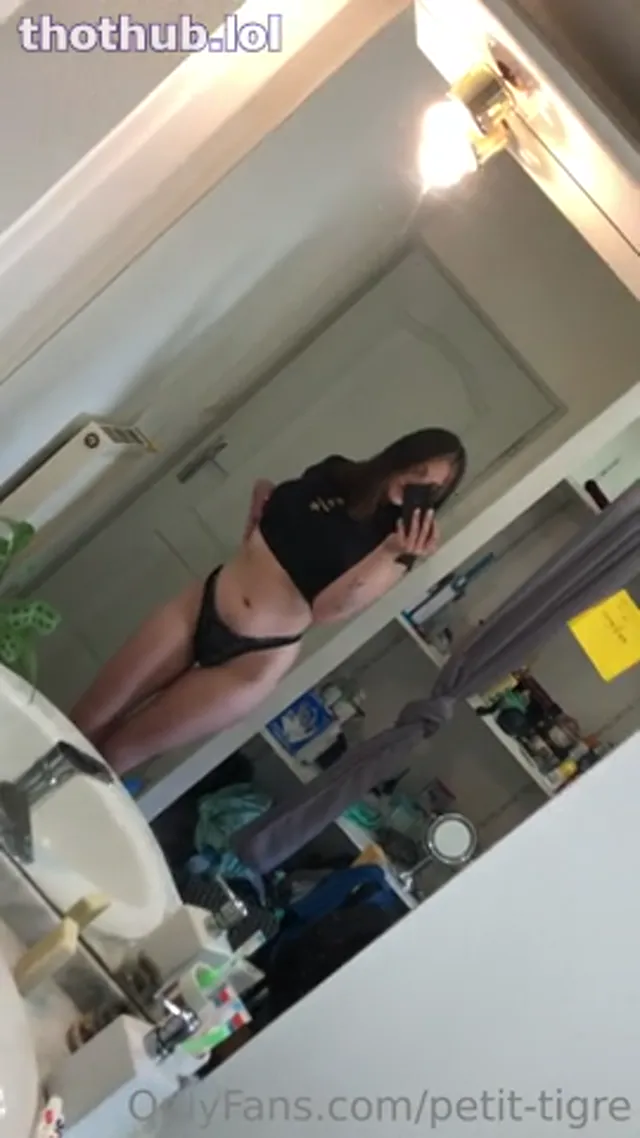 Petit-tigre  masturbation mirror