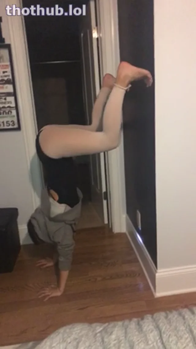 Charli damelio wall twerk