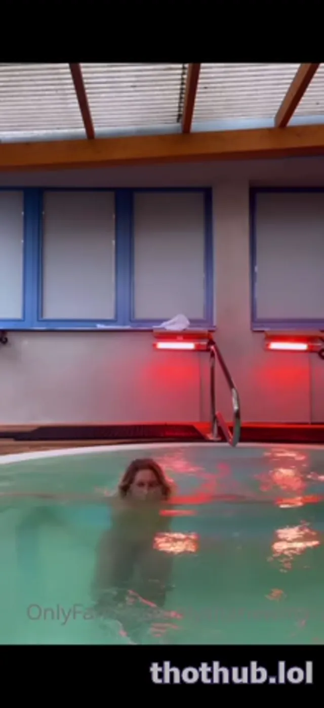 Alysha Newman Naked Pool Tease Onlyfans Leak