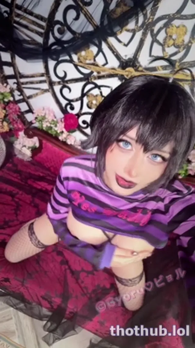 Byoru Mavis Dracula (Hotel Transylvania) cosplay