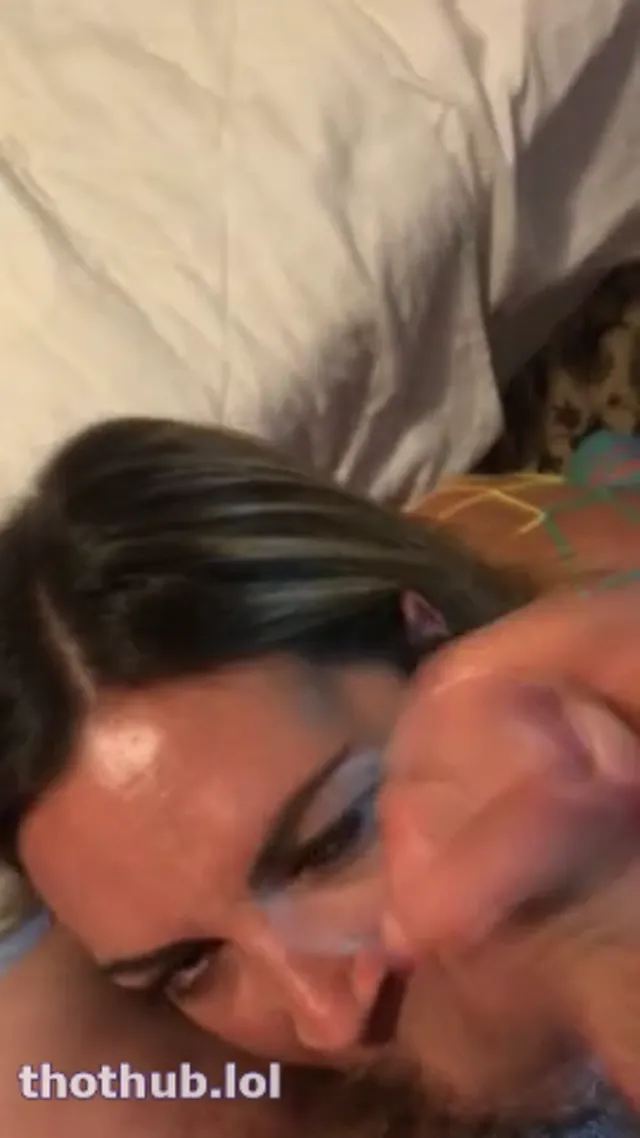 El diablos esposa — deepthroat champion cumshot