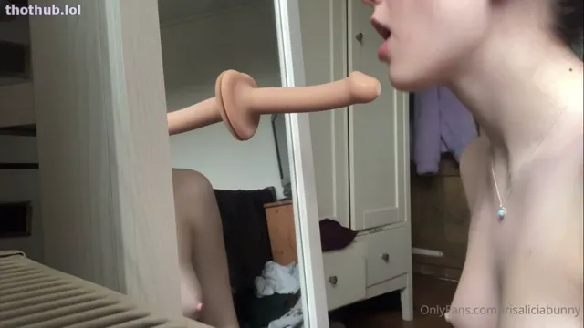 IrisAliciaBunny Dildo Mirror Blowjob