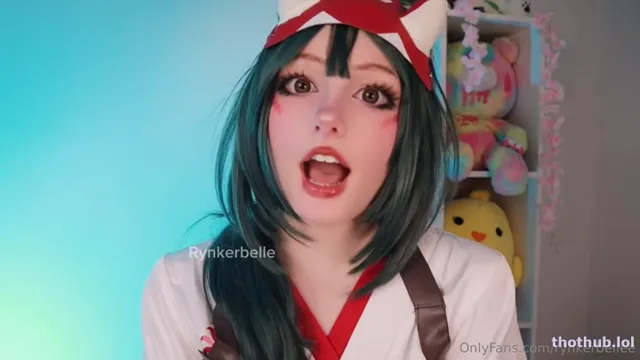 Rynkerbelle sucking dildo