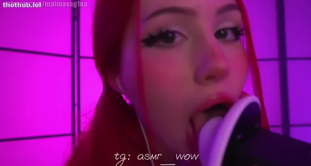 Malinavag1na asmr sexy ear licking