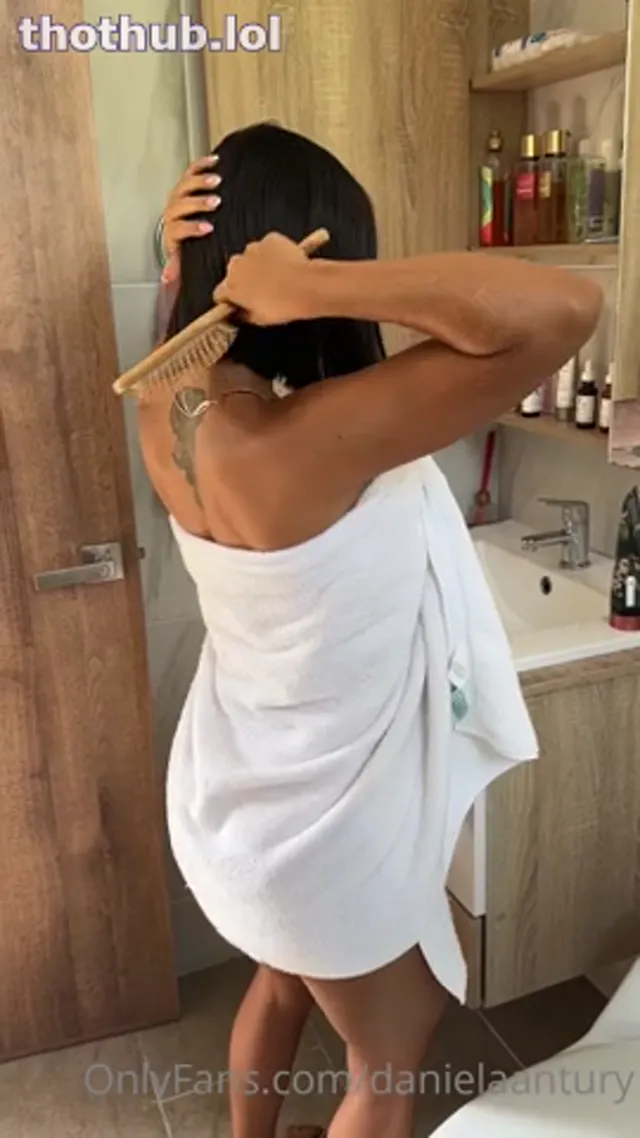 Daniela Antury thic Ass