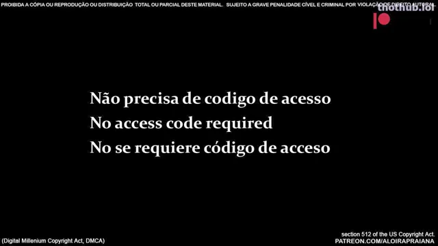 Loira praiana provando calcinhas