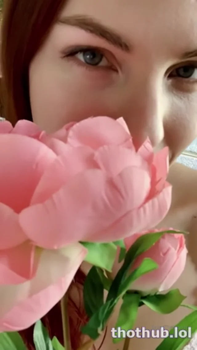 Roxy Roxroom Strip Dance Flowers 1