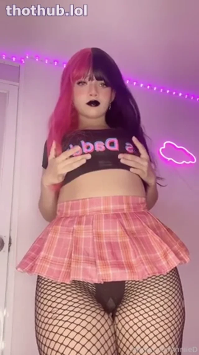 AnniieD – Goth girl