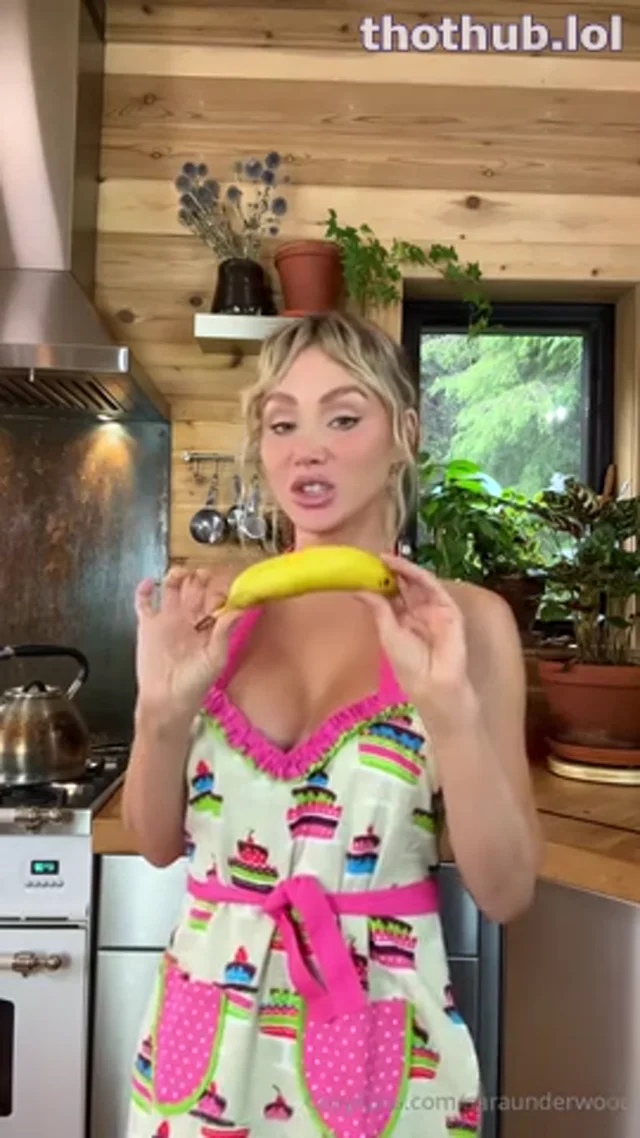 Sara Underwood Sucking Banana
