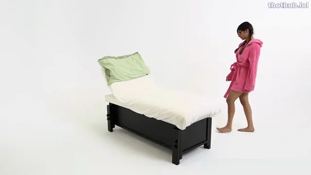 Mia Khalifa nude pussy rubbing herself