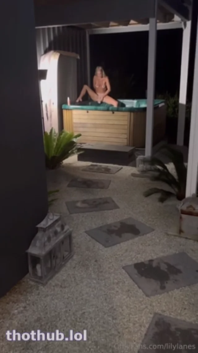 Lilly Lanes Hot tub fuck