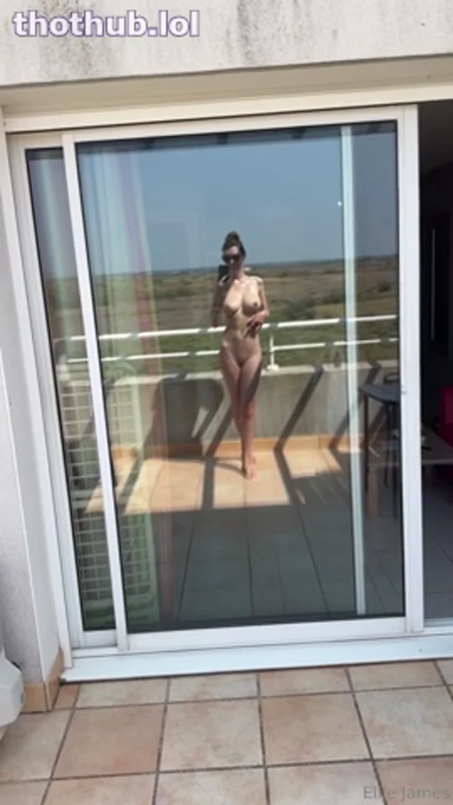 Sunbathing Sexy Ellie Omg Im Dying