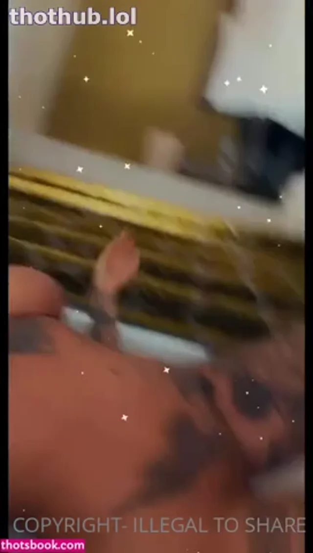 Chloe Khan – pussy licking