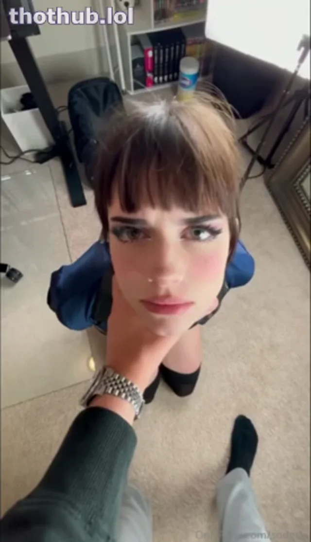 Soogsx blowjob + facial in police cosplay