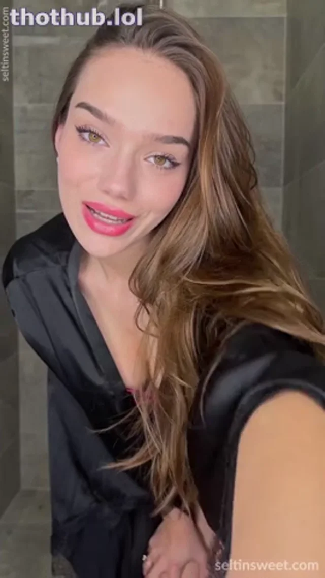 Selti Paradox Wet Dildo shower play