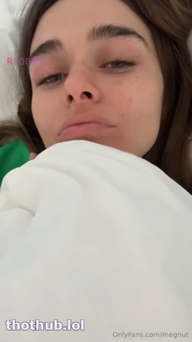 Megnutt02 shaking her tits