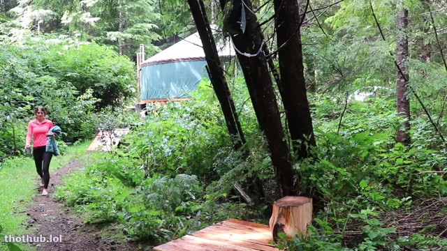 Nicollelove – Shower outside