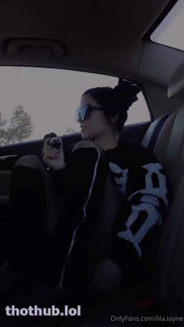 LILA LAYNE CAR DILDO ORGASM