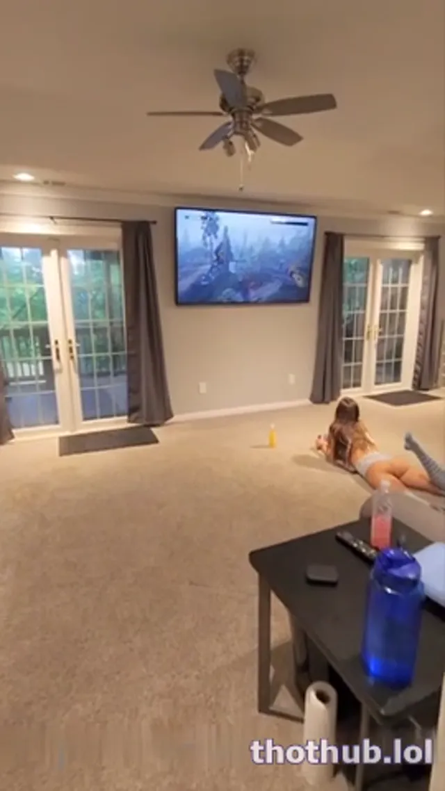 Bigbootybailey playing video game gets fucked