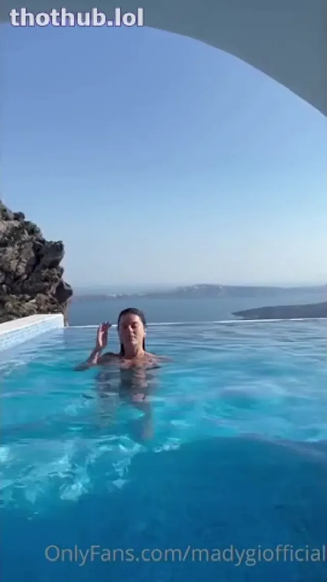 Mady_Gio The Pool