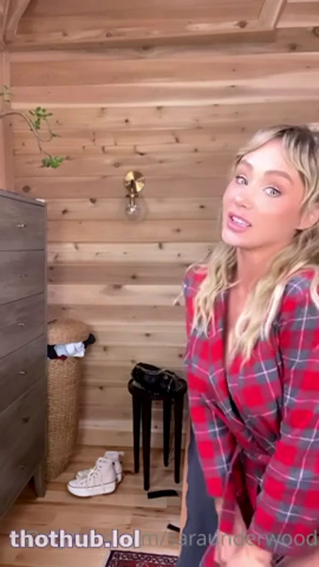 Sara Underwood nude dress up video