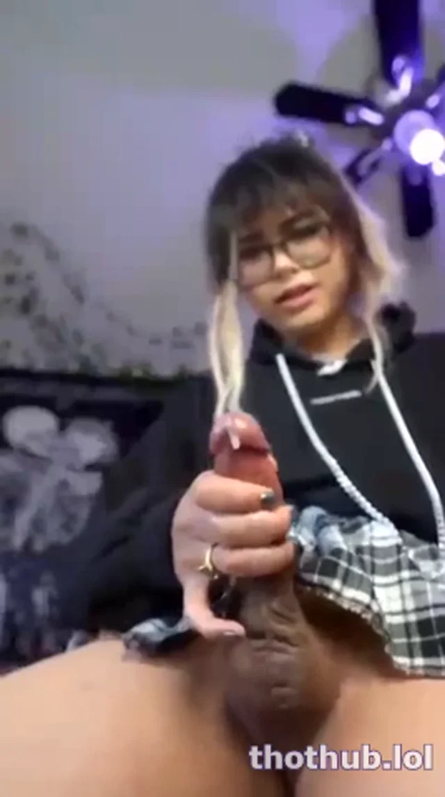 KiyanaVi jerking off