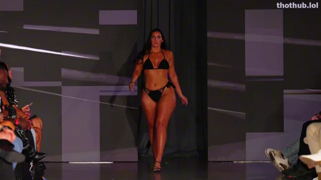 Emmy Prindle (babybanddss)- Runway Pawg