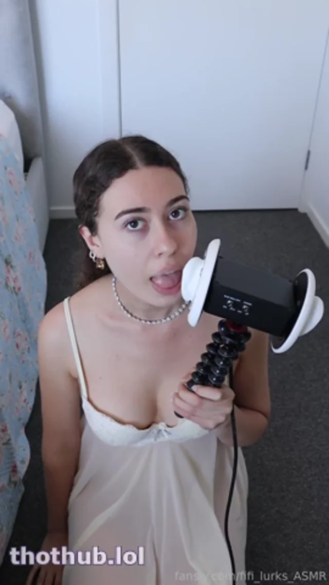 Fifi Lurks ASMR