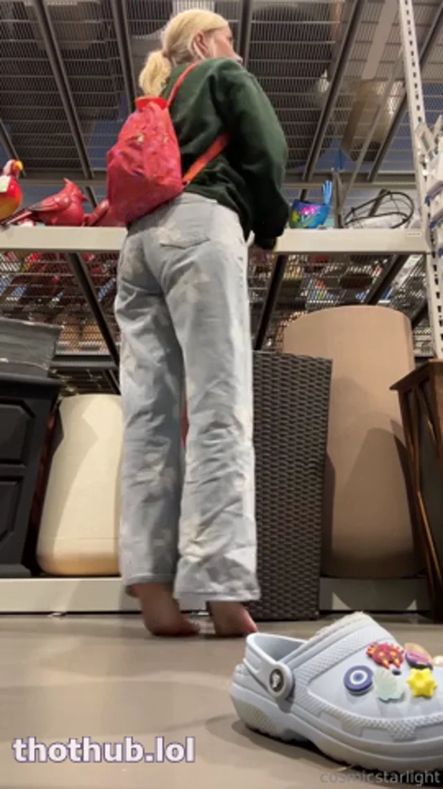 Cosmic Starlight public foot worship