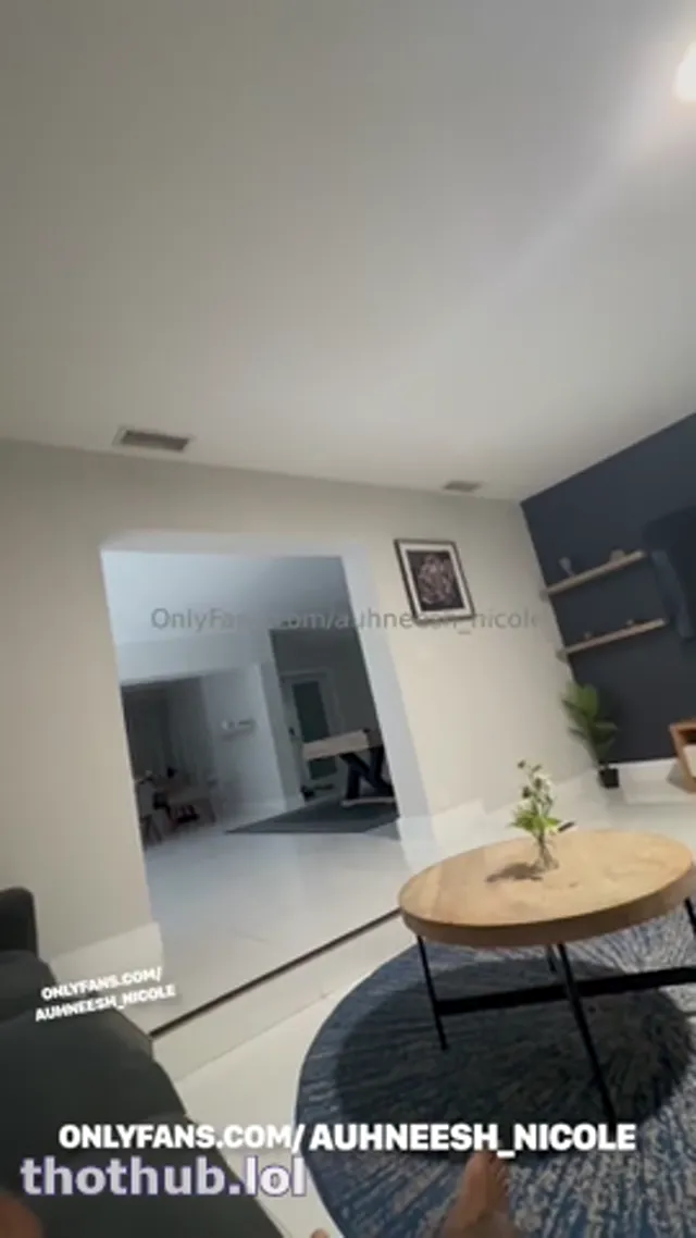 Auhneesh Nicole, Honey Dew – stuck in a washing machine