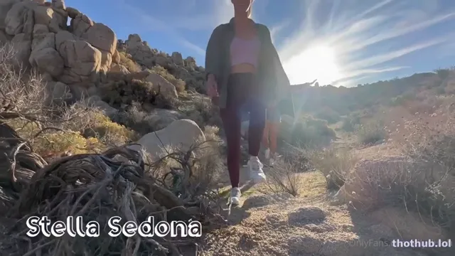 Elly Clutch  hike and blowjob party