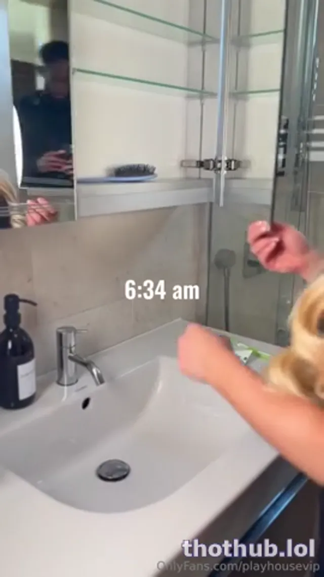 Elle Brooke Bathroom Fuck With Playhouse
