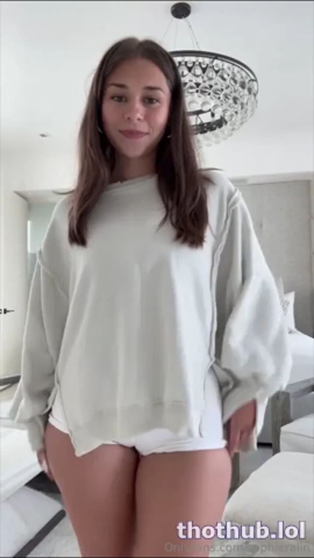 Sophieraiin strip tease